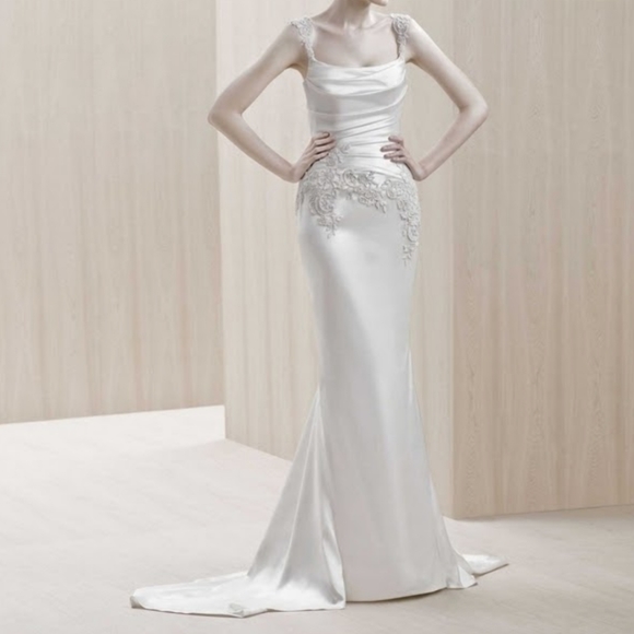 Satin Wedding Dress with Veil - Picture 4 of 5